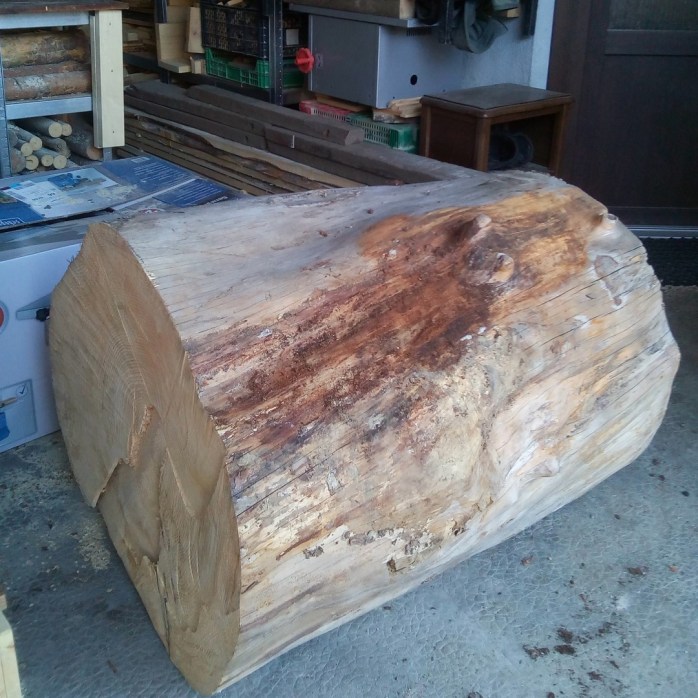 Bille de bois pour la création d'un banc extérieur