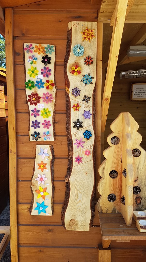 Fleur et Flocons en Quilling avec support Bois