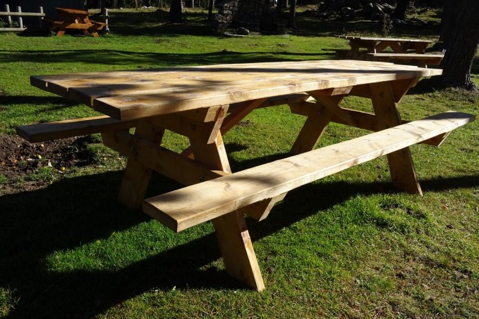 Table forestière en bois massif