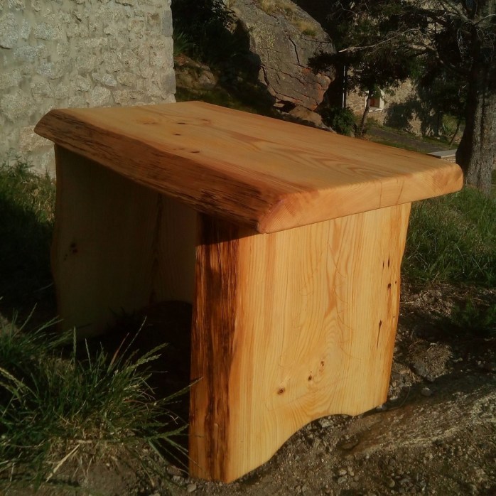 Table extérieur en bois massif