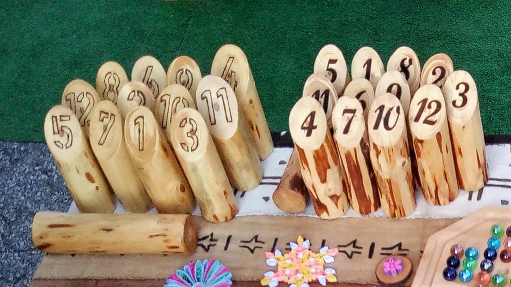 jeu de molkky en bois rustique