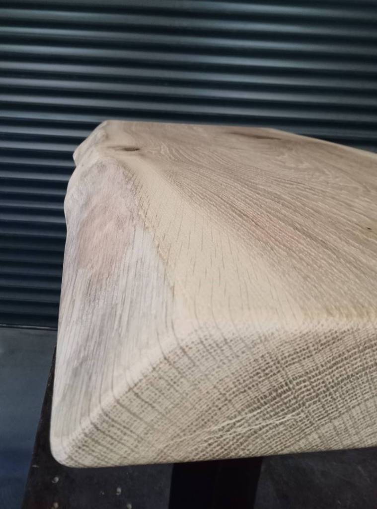 Table basse en chêne massif et pieds en métal