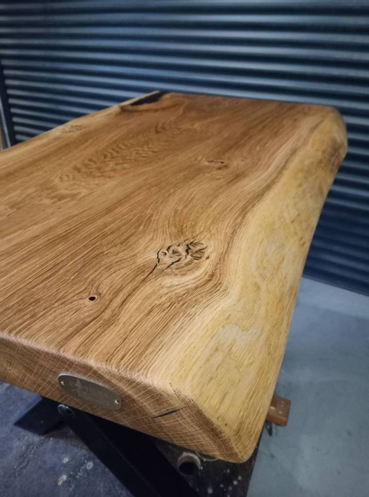 Table basse en chêne massif et pieds en métal